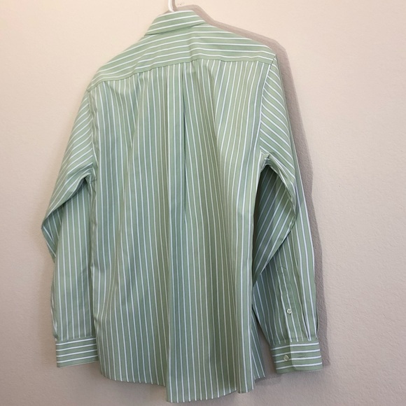 Eddie Bauer Wrinkle-Free Relaxed Dress Shirt (A) - Picture 4 of 6